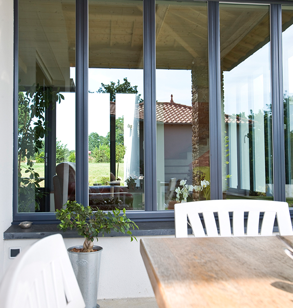 Réalisation d'une grande fenêtre à Saint-Étienne-de-Montluc (44) - Menuiserie Rollande - Maître Artisan Spécialiste Rénovation