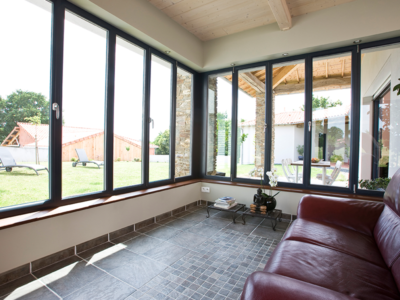 Installation de grande fenêtre à Couëron (44) - Menuiserie Rollande - Maître Artisan Spécialiste Rénovation