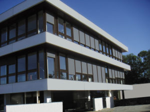 Store de baies vitrées et façades - Menuiserie Guy Rollande - Maître Artisan Spécialiste Rénovation en Loire Atlantique (44)