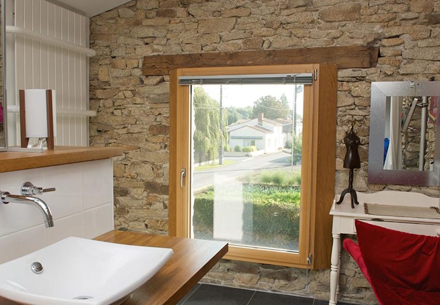 Fenêtre salle de bain sur-mesure à Sautron (44) - Menuiserie Rollande - Maître Artisan Spécialiste Rénovation en Loire Atlantique (44)