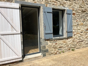 Installations d'une porte et d'une fenêtre en alu à Nantes - Menuiserie Rollande